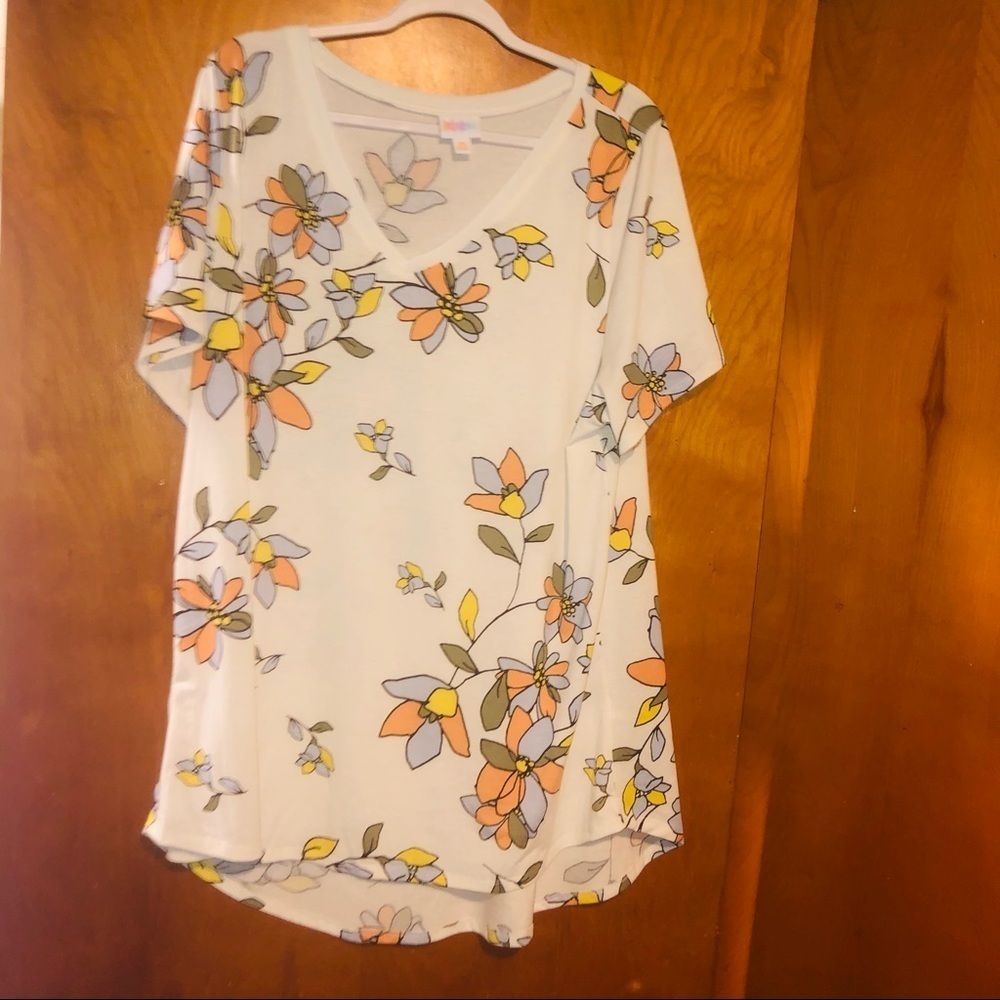 LULAROE Christy vneck T-Shirt floral Print 3x